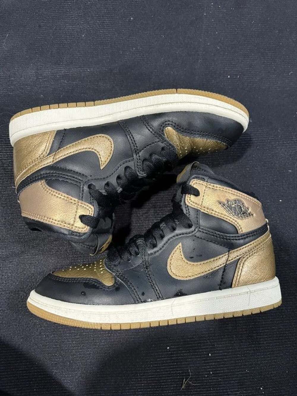 Jordan 1 Black Metallic Gold